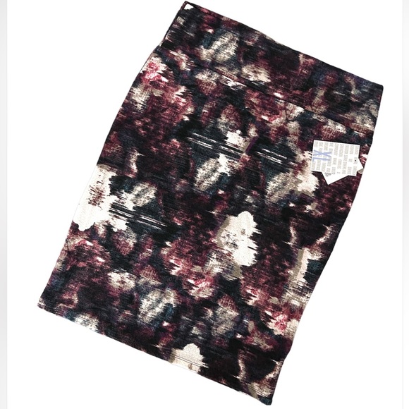LuLaRoe Dresses & Skirts - LuLaRoe Cassie Pencil Skirt